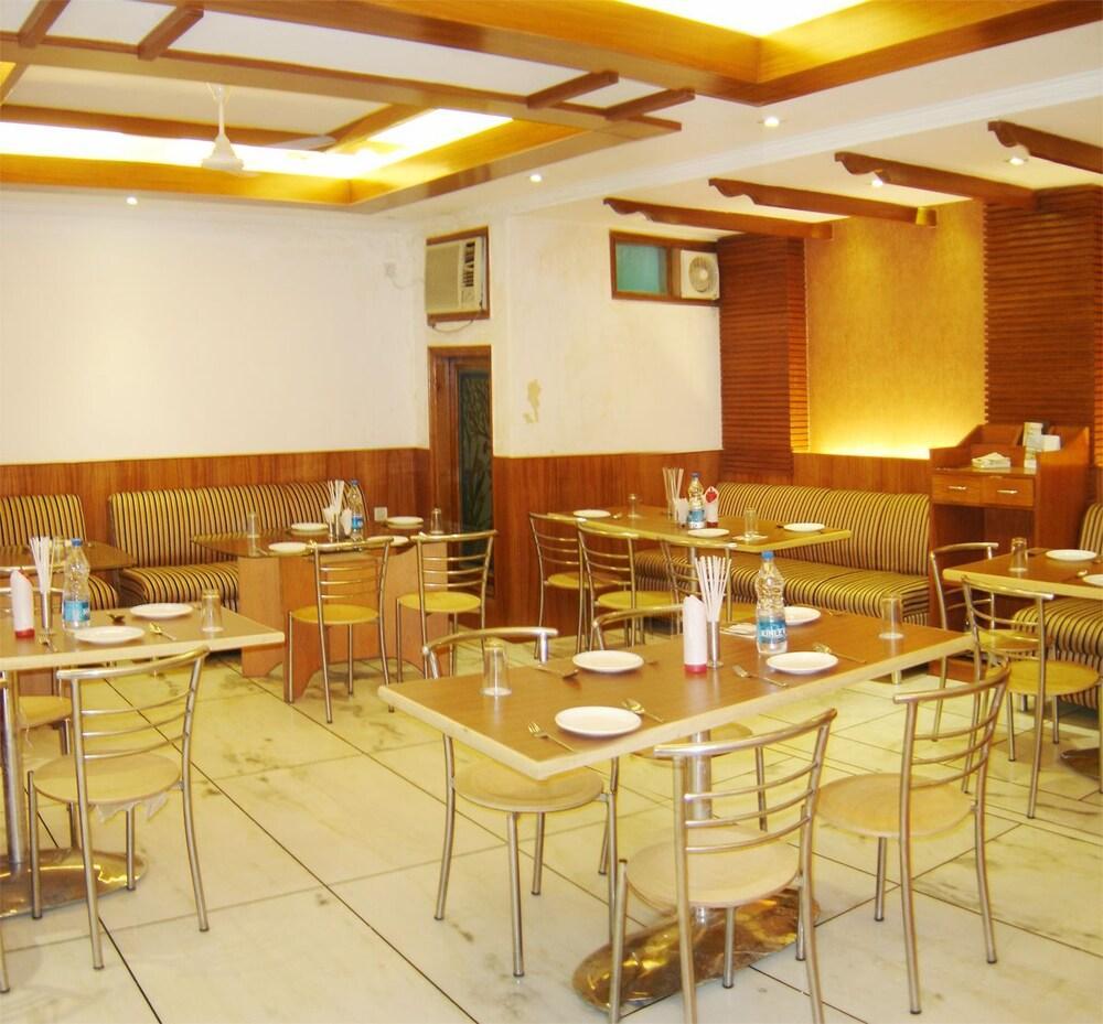 Hotel Apra Deluxe Νέο Δελχί Εστιατόριο φωτογραφία