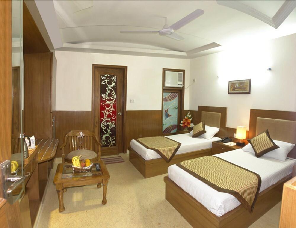 Hotel Apra Deluxe Νέο Δελχί Δωμάτιο φωτογραφία