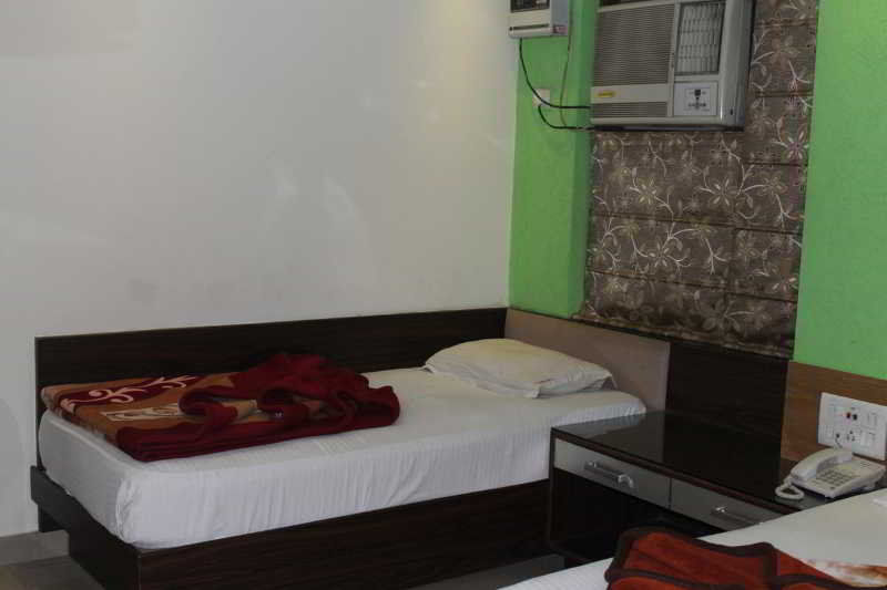 Hotel Apra Deluxe Νέο Δελχί Εξωτερικό φωτογραφία